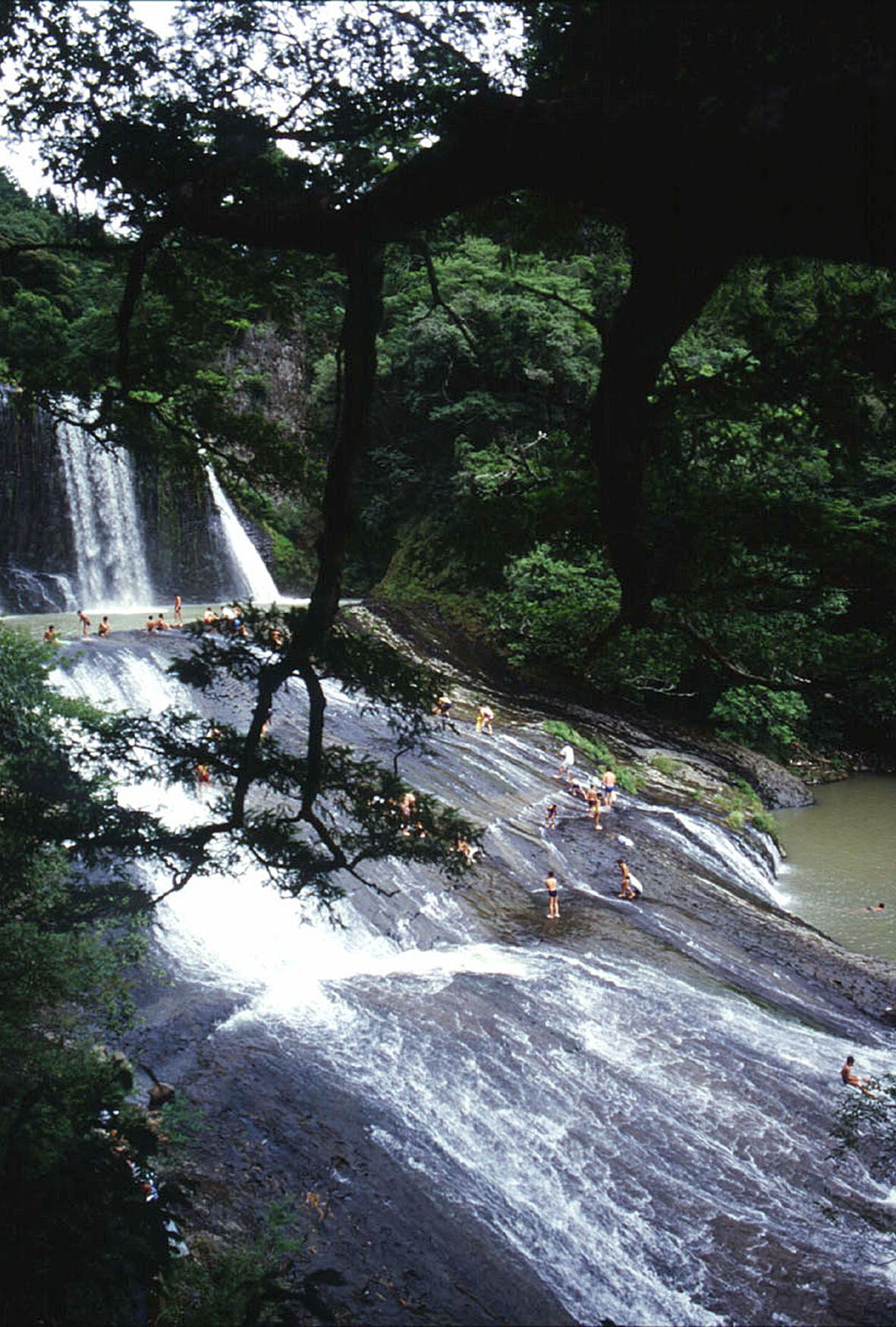 天然のウォータースライダー 夏休みは大分 龍門の滝 へ 大分県 トラベルjp 旅行ガイド