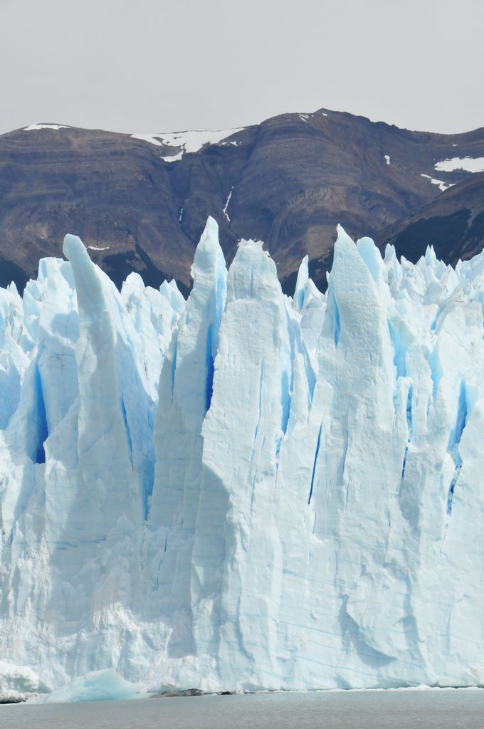 ペリト・モレノ氷河の末端は青い尖塔！