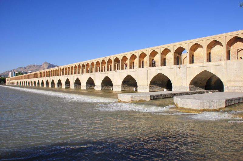 イランの古都イスファハンに栄光のペルシャの残照を見る！