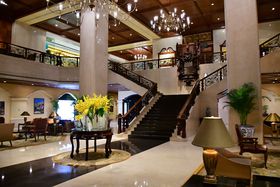 �}�J�I���s�X����ɂ��E�߂̃z�e���u�O�����h�E���p�E�}�J�I�v�̋L���T���l�C��