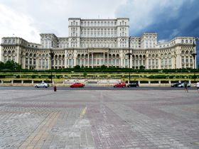 世界で２番目に広い建築物、ルーマニアの「国民の館」徹底探訪