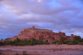 bRÊȂ͋̕Cc鐢EY̊XRI̋LTlC