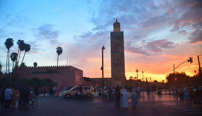 ���P�V���w�𒆐S�Ƃ����̃s���N�̊X���݁i�V�s�X�j