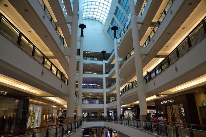 PM3:00 KL�̊X����]�ł��鍂�����E��̃c�C���^���[