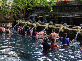バリで本格的な沐浴を体験しよう！由緒ある寺院ティルタ・ウンプル