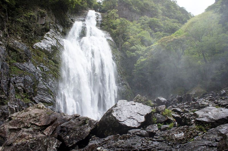 日本に残る秘境、大瀑布の絶景を独り占めする旅　〜千尋の滝（奈良県上北山村）