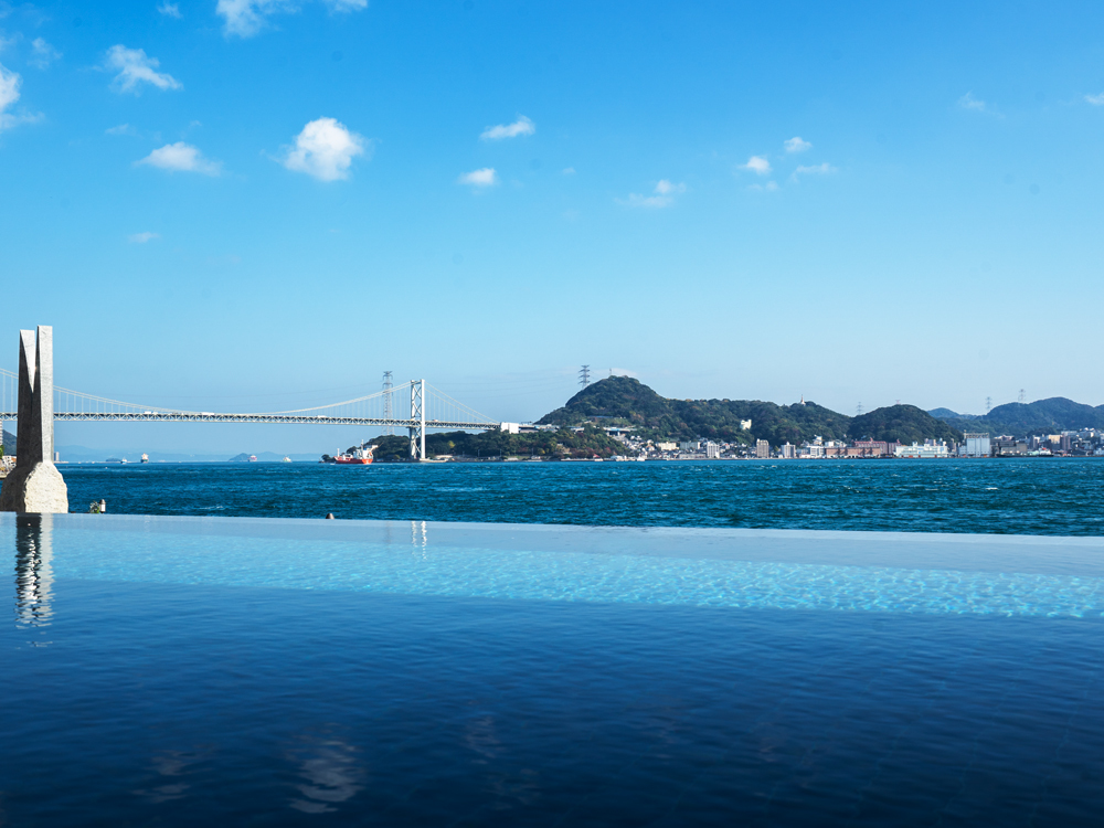 �C�̌i�F�𖞋i�ł���f���X�|�b�g