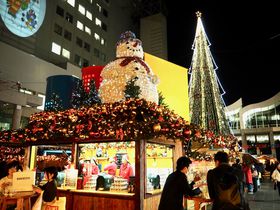 梅田スカイビルの煌めく聖夜「ドイツ・クリスマスマーケット大阪2019」