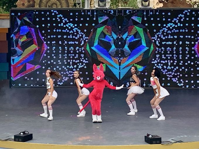 K-POP��������X�e�[�W�Ƒ唗�͂̂�4D�V�A�^�[