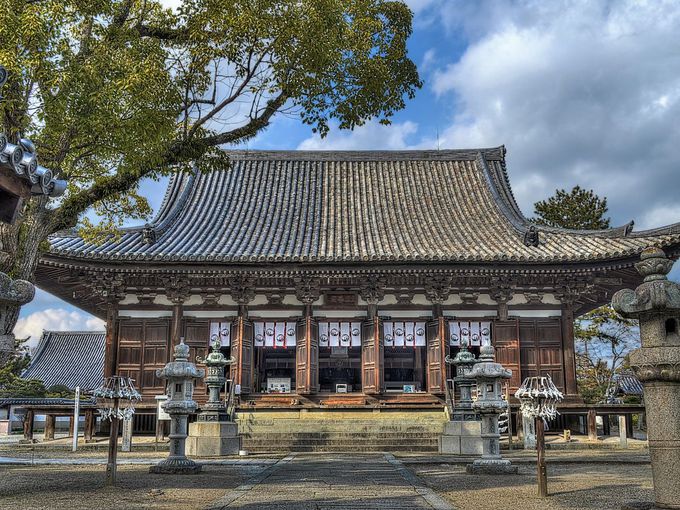 折衷様を代表する鶴林寺の本堂