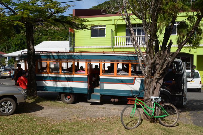 ���[�J�������_�̃R���j�A���Ȓ��A�E�c���A