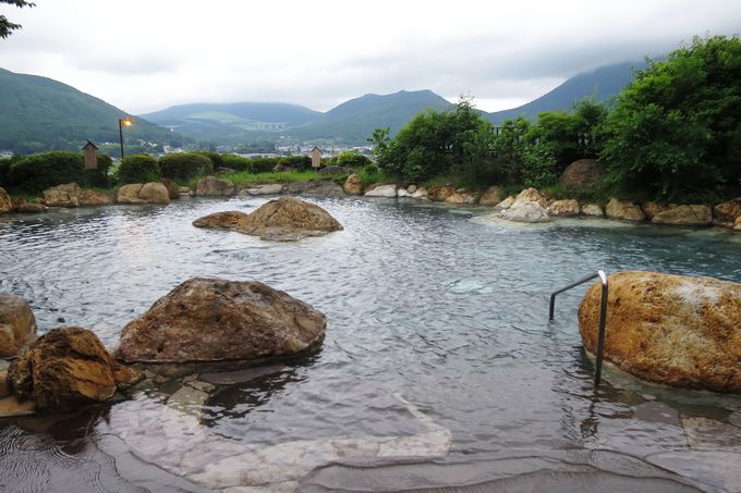 由布岳を望む絶景の大露天風呂