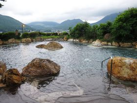 由布院温泉「山のホテル夢想園」由布岳を望む絶景露天風呂