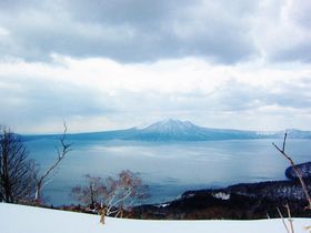 雪の支笏湖を見渡す大自然の展望台！北海道「幌平山」冬登山