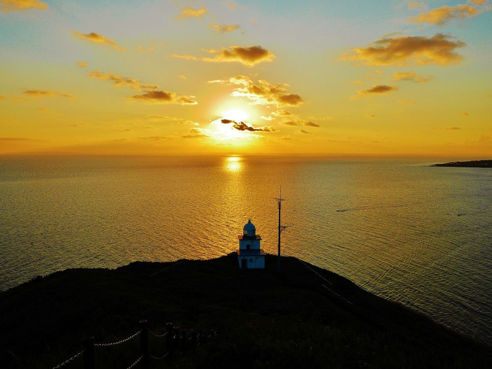 体力必須の絶景スポット「ペシ岬展望台」から望む日の出