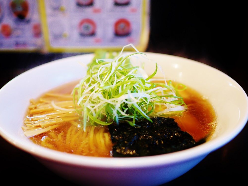こだわりの自家製麺に鮭節香る和のスープ！北海道を味わえる1杯