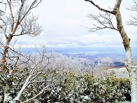 雪・街・海が織りなす美しき眺望とおいしい水！室蘭岳冬登山