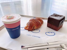 �؍��\�E���Řb��I�Ă����ăp���ƃR�[�q�[��LUFT COFFEE�̋L���T���l�C��