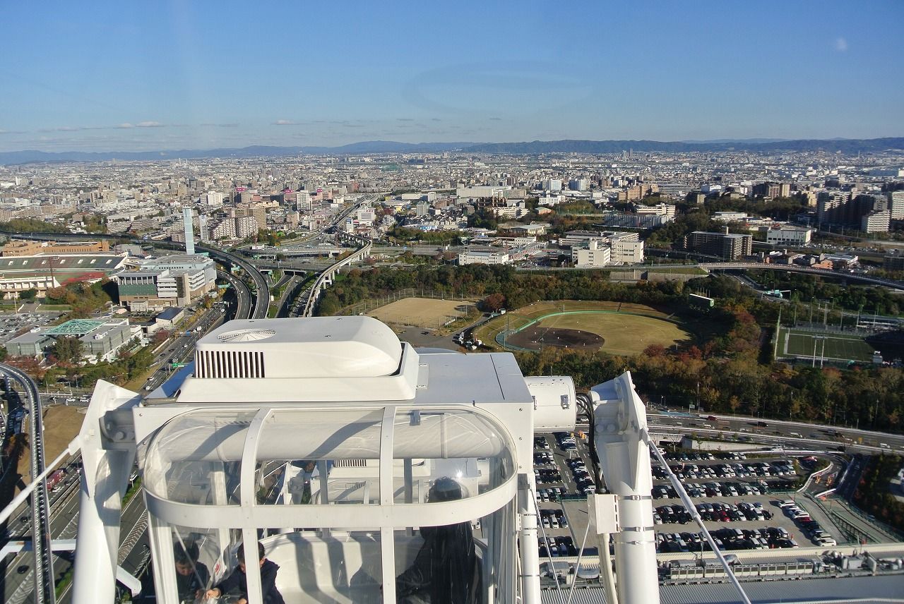 日本一高い観覧車で上空123mから大阪を一望