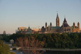 �J�i�_�E�I�^���ŗ��j��������X�������I�ʐ^�Ɏ��߂����X�|�b�g�T�I�̋L���T���l�C��