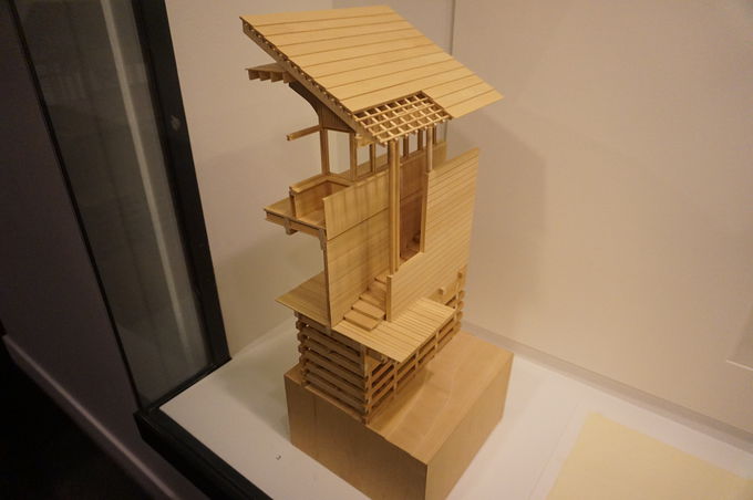 fUC⌚zwԂȂuJi_zZ^[v