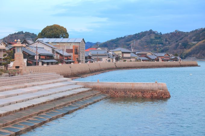 �]�ˎ��ォ�瑱���I���҂��̍`�u����̒��v�̕����i�F