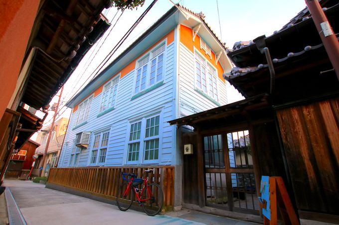 �]�ˎ��ォ�瑱���I���҂��̍`�u����̒��v�̕����i�F