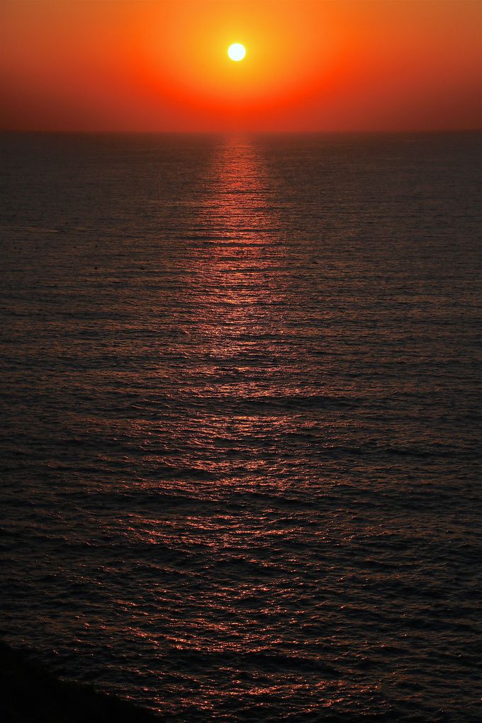 東シナ海に沈む雄大な夕日！「矢堅目展望所」で感じる非日常