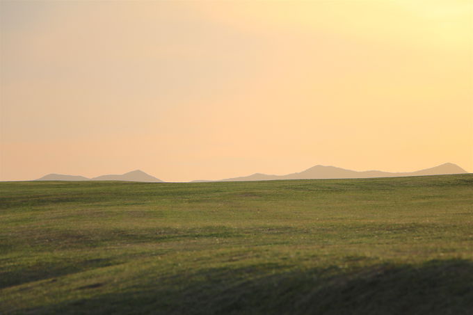 夕風になびく草原！感動的で美しい「鬼岳」からの絶景