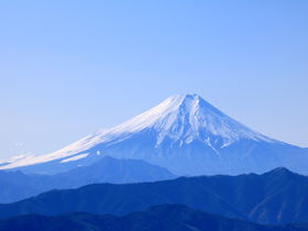 氷の華・シモバシラと富士山の絶景を！東京「御岳・大岳山」ハイク