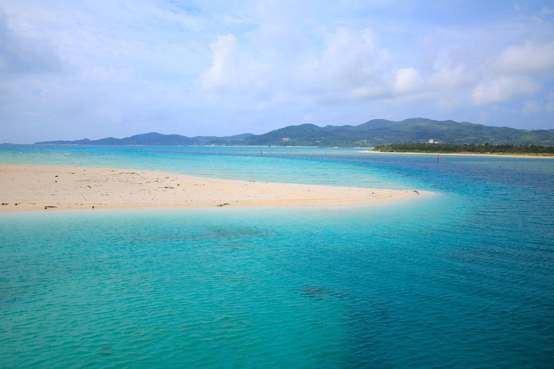 久米島本島に「もう一つのハテの浜」？新奥武橋に現れる神秘の絶景 | 沖縄県 | LINEトラベルjp 旅行ガイド