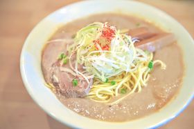 �܂��ɃV�`���[�H���s��掛�u�ˉ� �Ɍ{�v���Z�����[�������|������̋L���T���l�C��