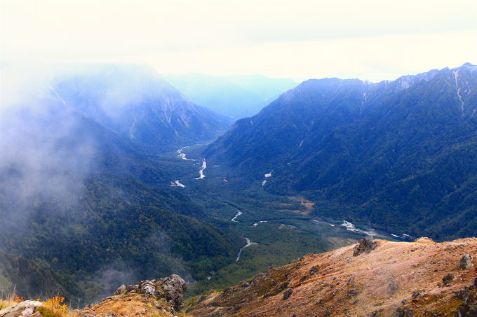 秘境 上高地を見渡す 岩峰 焼岳 へ北アルプス入門登山 長野県 Lineトラベルjp 旅行ガイド