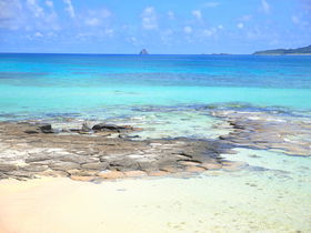 ソーダ色の海と亀の甲！久米島「畳石」は神秘の絶景スポット