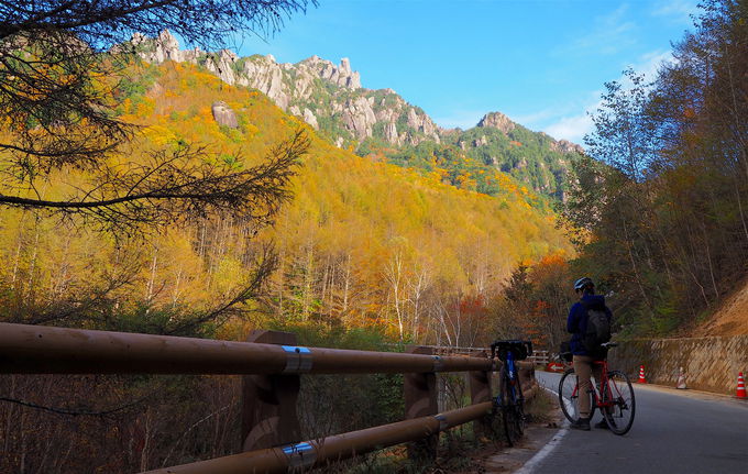 みずがき山自然公園も 山梨 瑞牆山 周辺は絶景紅葉の宝庫 山梨県 Lineトラベルjp 旅行ガイド