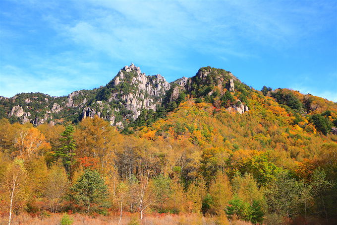 みずがき山自然公園も！山梨「瑞牆山」周辺は絶景紅葉の宝庫