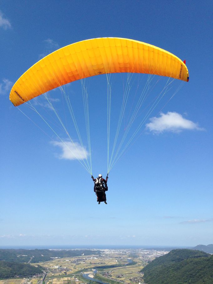 鳥取砂丘を思う存分満喫 パラグライダー体験で鳥取の大空を飛ぼう 鳥取県 Lineトラベルjp 旅行ガイド