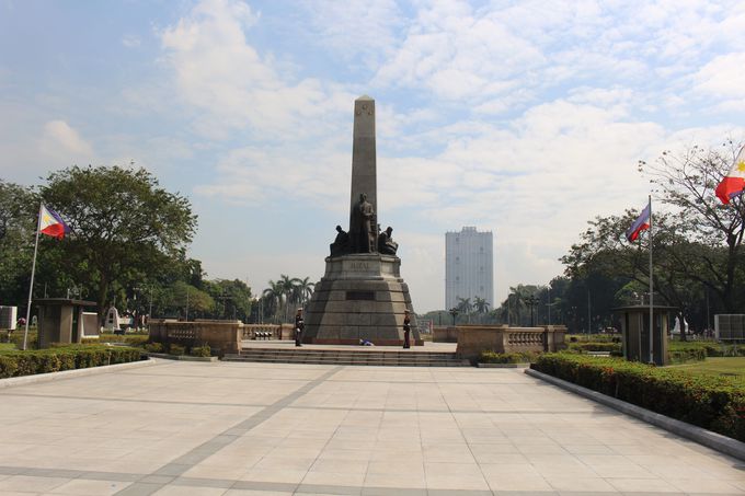 市民憩いの場所 フィリピンの英雄が眠る「リサール公園」