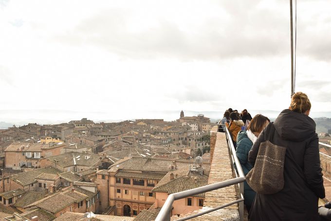 世界遺産都市シエナの歴史散策と市民の憩いの場メディチ要塞 イタリア Lineトラベルjp 旅行ガイド