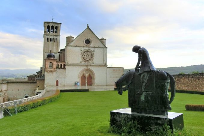 イタリアの聖地アッシジで眺望抜群のマッジョーレ要塞と旧市街散策 | イタリア | トラベルjp 旅行ガイド