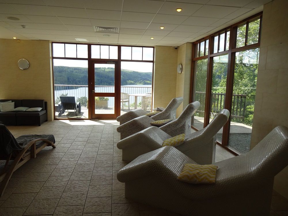 ̃XpANeBuhɂ͒ނˌj[