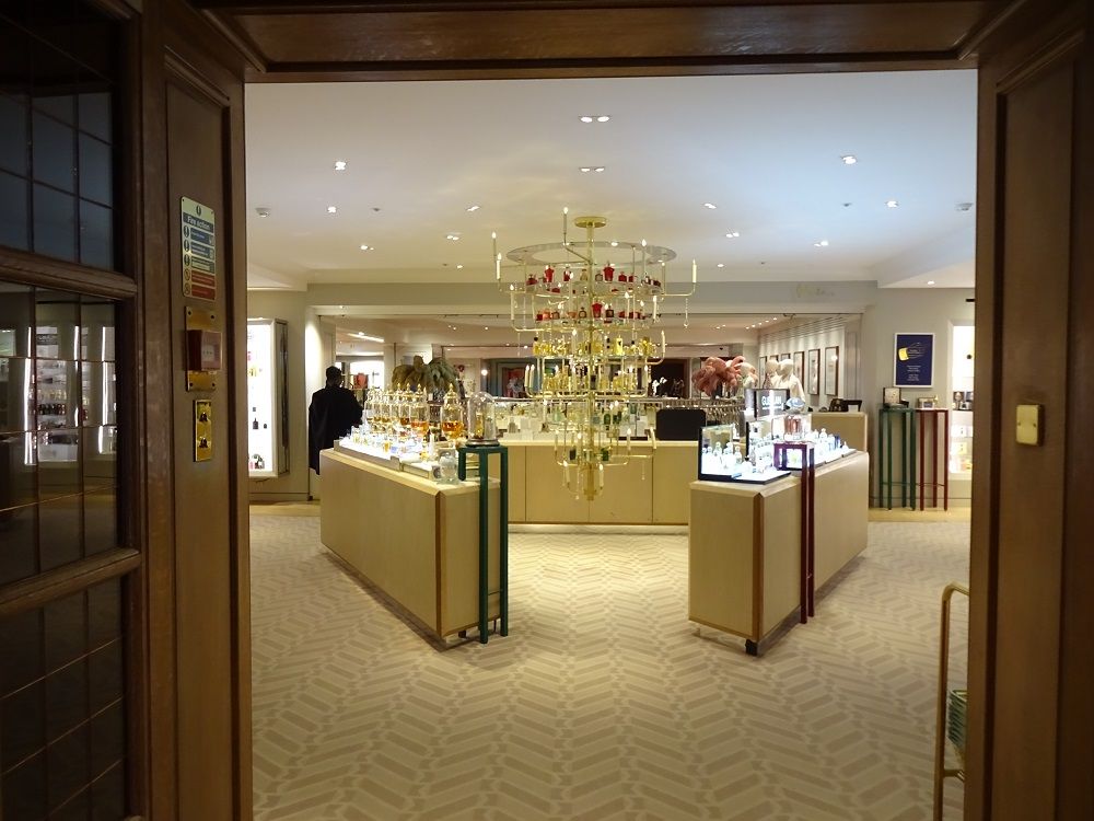 �H��ƃL�b�`���p�i��2�K�@�t���O�����X���r���[�e�B�[��3�K��