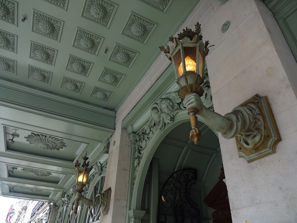 �����d�����珤�l�ց@���m�ɕx�񂾃E�B���A���E�t�H�[�g�i��