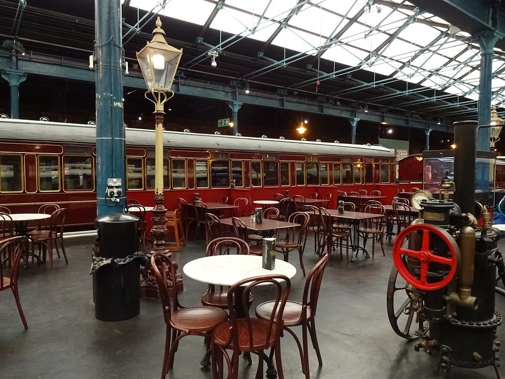 fGȃJtFƗcpvCGAAɂ̓~jԂI