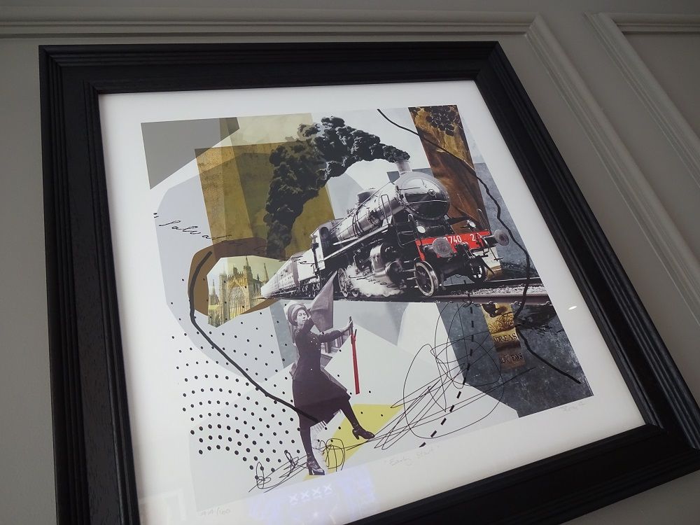 �n�����ɂւ̏d���ȃh�A�I�h���}�`�b�N�ɋP�������F�̖��