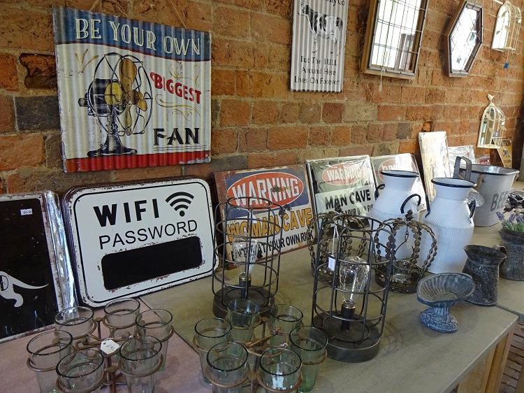 AeB[NX@ڂۗ̕{˂ĎU