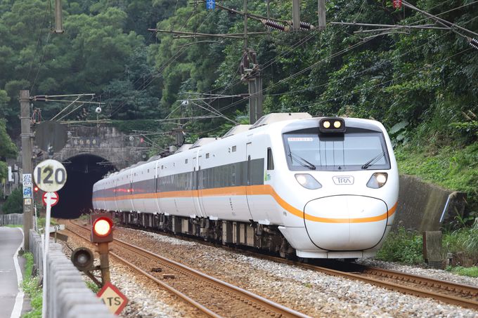 Ԃ烍[J܂ŁIȒsV[͂