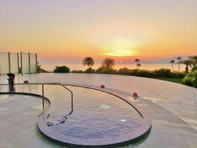 �C���J�̏Z�ޓV���̊C�E�z�e���A���O���A�K�[�f���Y�V���Ŗ����̃X�e�C�̋L���T���l�C��