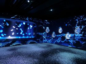 ���s�����قŌ���u��Ƃ��炰�v�����z�I�I���s�w�k��15���̐�i�F�̋L���T���l�C��