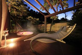 �ɏ�̑�l���Ԃ������B��ƁB�킸��14���́u�ʓ@����v�Ŕ����X�e�C�̋L���T���l�C��